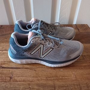 EUC New Balance Women's Fresh Foam 680 V7 Running Shoes